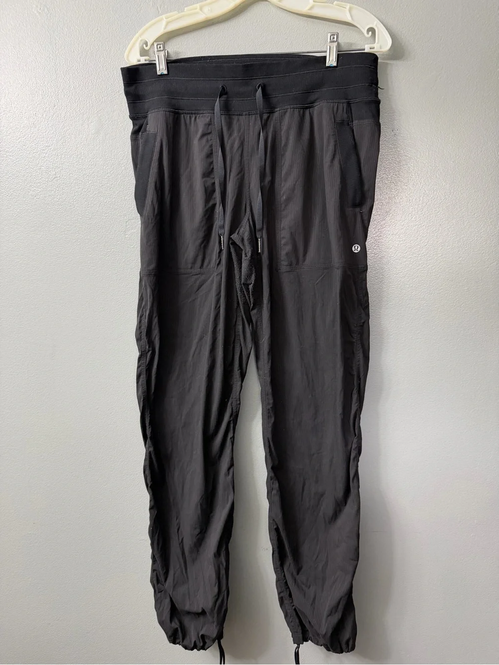 Lululemon dance studio joggers unlined Women's Bottoms Size 10 - Black